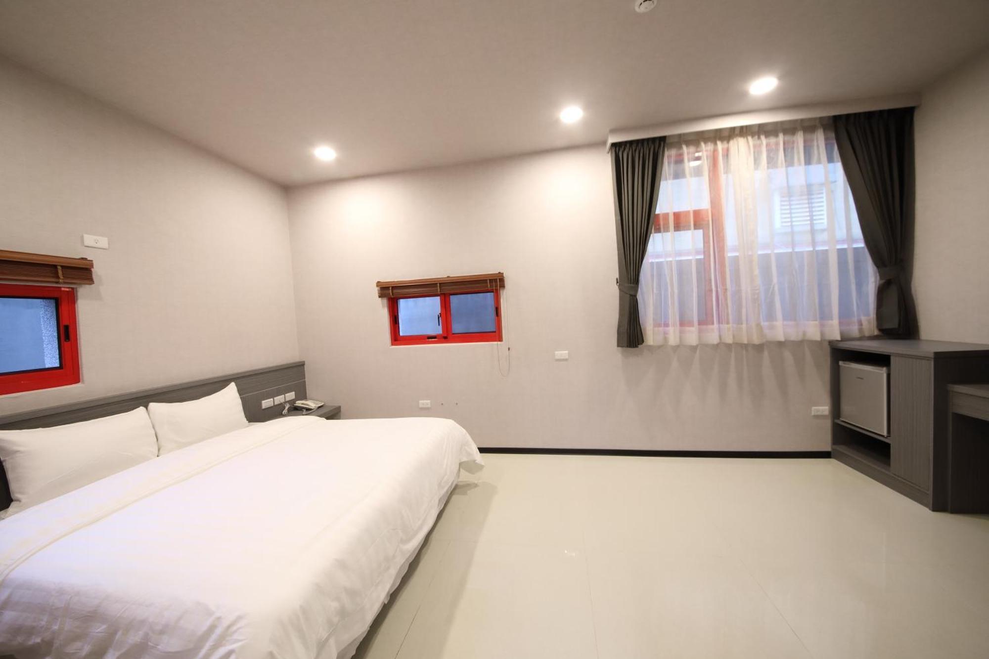 花蓮亮君經典民宿1館加2館民宿-東大門夜市-電梯包棟bright King Homestay เมืองฮวาเหลียน ห้อง รูปภาพ