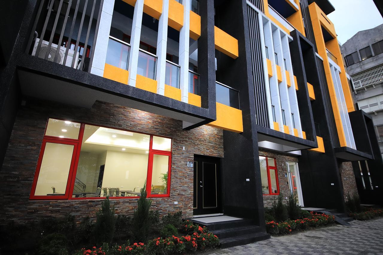 花蓮亮君經典民宿1館加2館民宿-東大門夜市-電梯包棟bright King Homestay เมืองฮวาเหลียน ภายนอก รูปภาพ