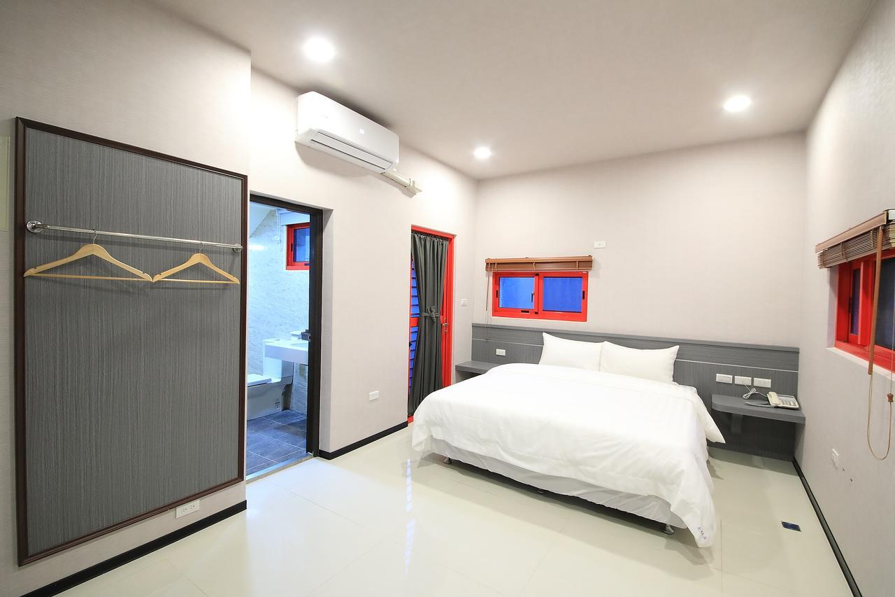 花蓮亮君經典民宿1館加2館民宿-東大門夜市-電梯包棟bright King Homestay เมืองฮวาเหลียน ภายนอก รูปภาพ