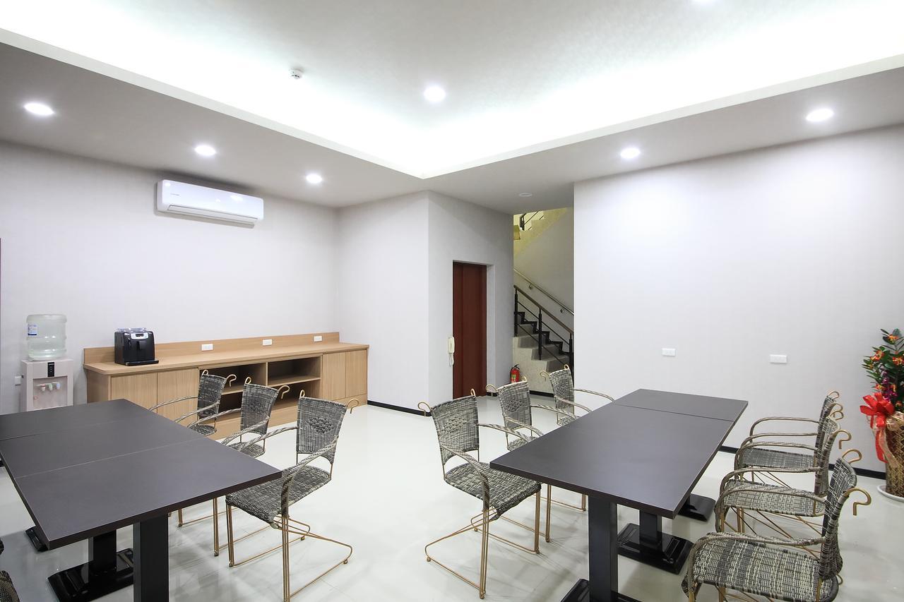 花蓮亮君經典民宿1館加2館民宿-東大門夜市-電梯包棟bright King Homestay เมืองฮวาเหลียน ภายนอก รูปภาพ