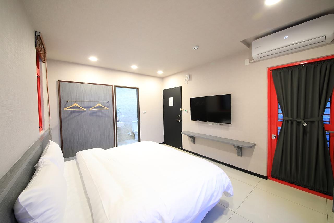 花蓮亮君經典民宿1館加2館民宿-東大門夜市-電梯包棟bright King Homestay เมืองฮวาเหลียน ภายนอก รูปภาพ