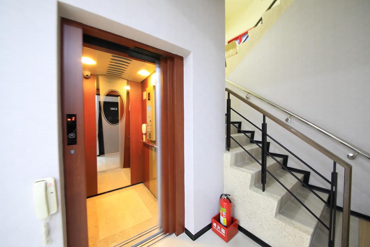 花蓮亮君經典民宿1館加2館民宿-東大門夜市-電梯包棟bright King Homestay เมืองฮวาเหลียน ภายนอก รูปภาพ