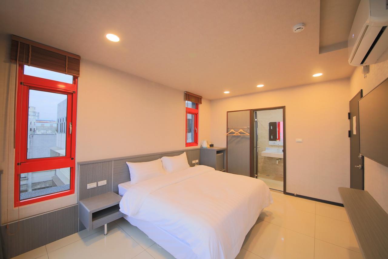 花蓮亮君經典民宿1館加2館民宿-東大門夜市-電梯包棟bright King Homestay เมืองฮวาเหลียน ภายนอก รูปภาพ