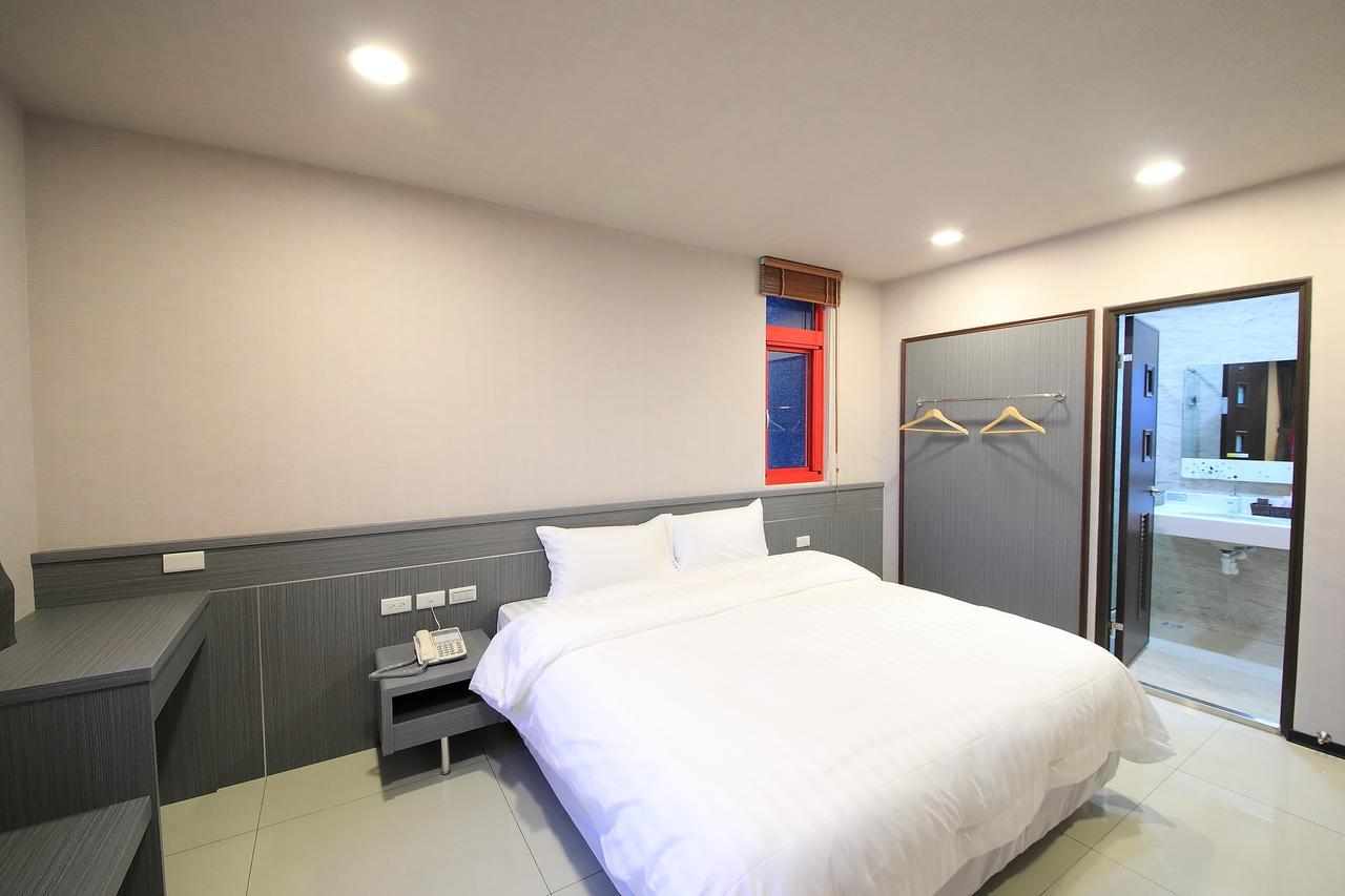 花蓮亮君經典民宿1館加2館民宿-東大門夜市-電梯包棟bright King Homestay เมืองฮวาเหลียน ภายนอก รูปภาพ
