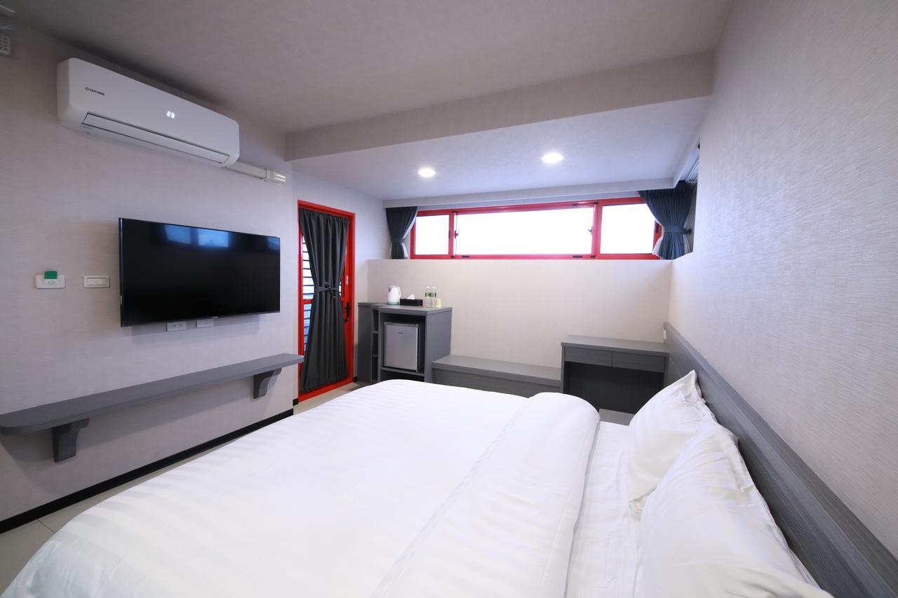 花蓮亮君經典民宿1館加2館民宿-東大門夜市-電梯包棟bright King Homestay เมืองฮวาเหลียน ภายนอก รูปภาพ