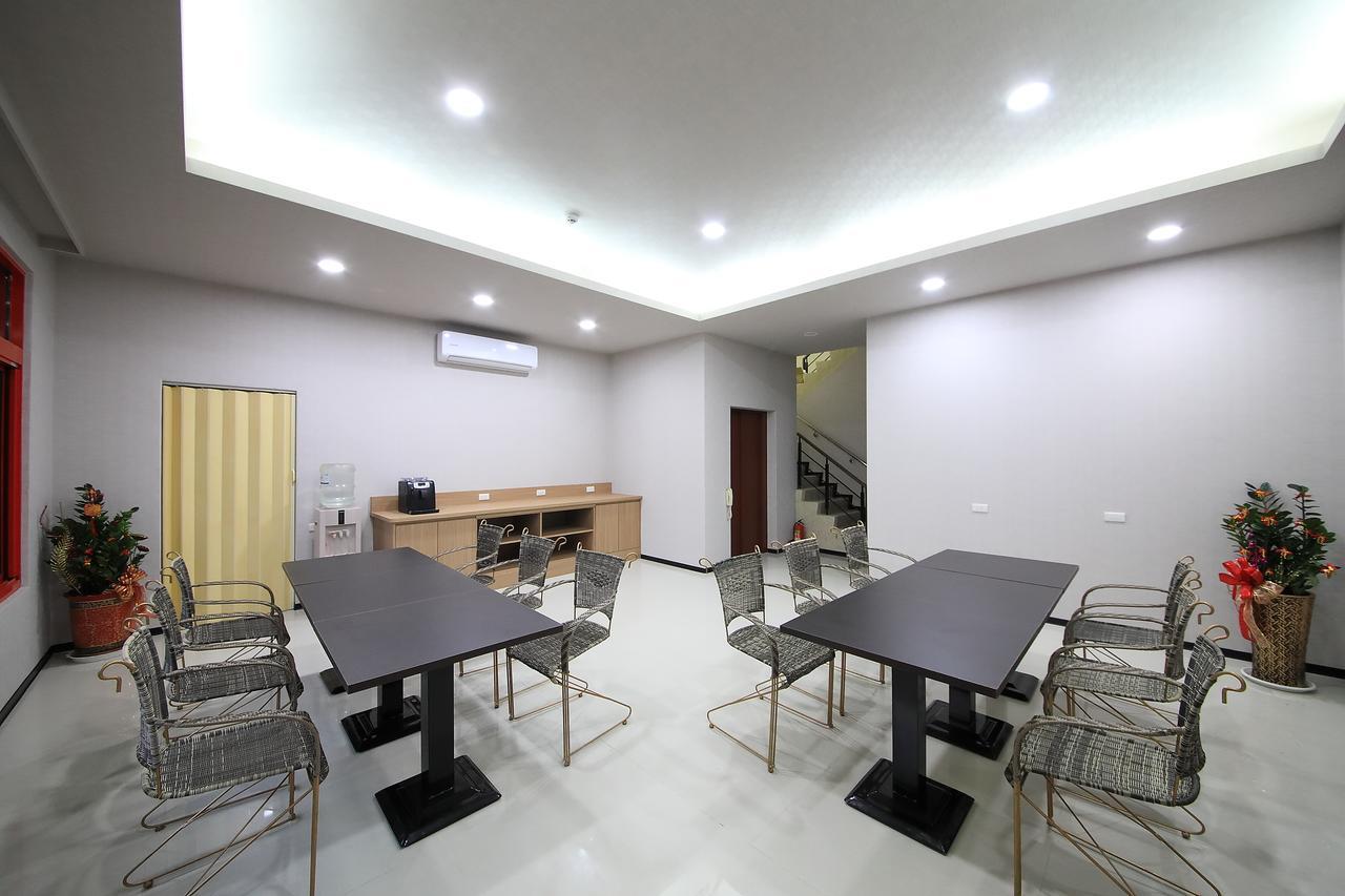 花蓮亮君經典民宿1館加2館民宿-東大門夜市-電梯包棟bright King Homestay เมืองฮวาเหลียน ภายนอก รูปภาพ
