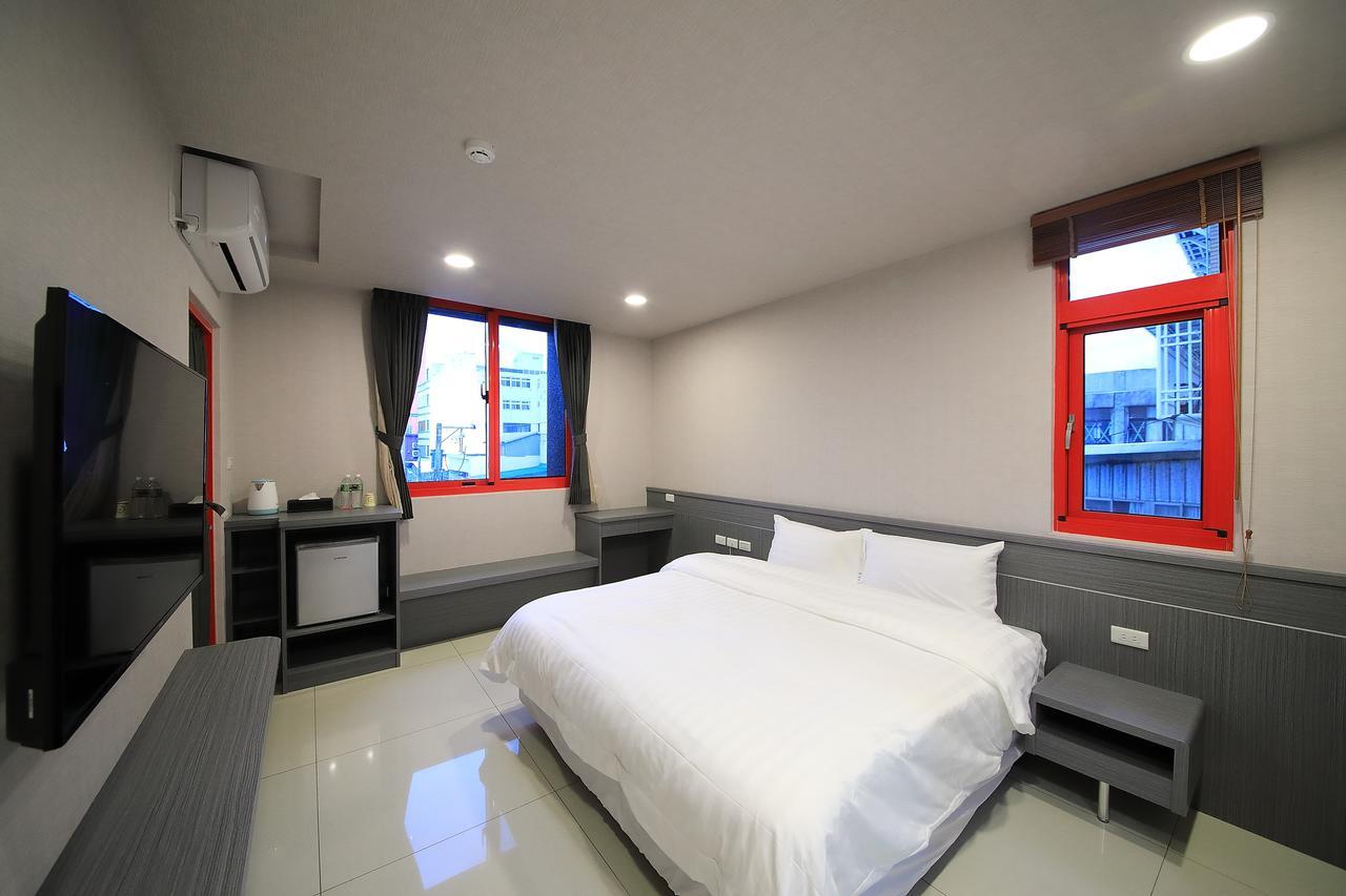 花蓮亮君經典民宿1館加2館民宿-東大門夜市-電梯包棟bright King Homestay เมืองฮวาเหลียน ภายนอก รูปภาพ
