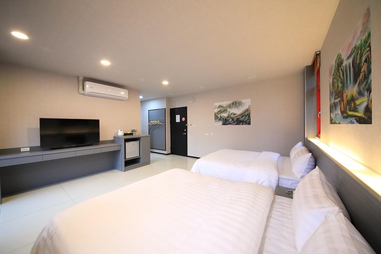 花蓮亮君經典民宿1館加2館民宿-東大門夜市-電梯包棟bright King Homestay เมืองฮวาเหลียน ภายนอก รูปภาพ