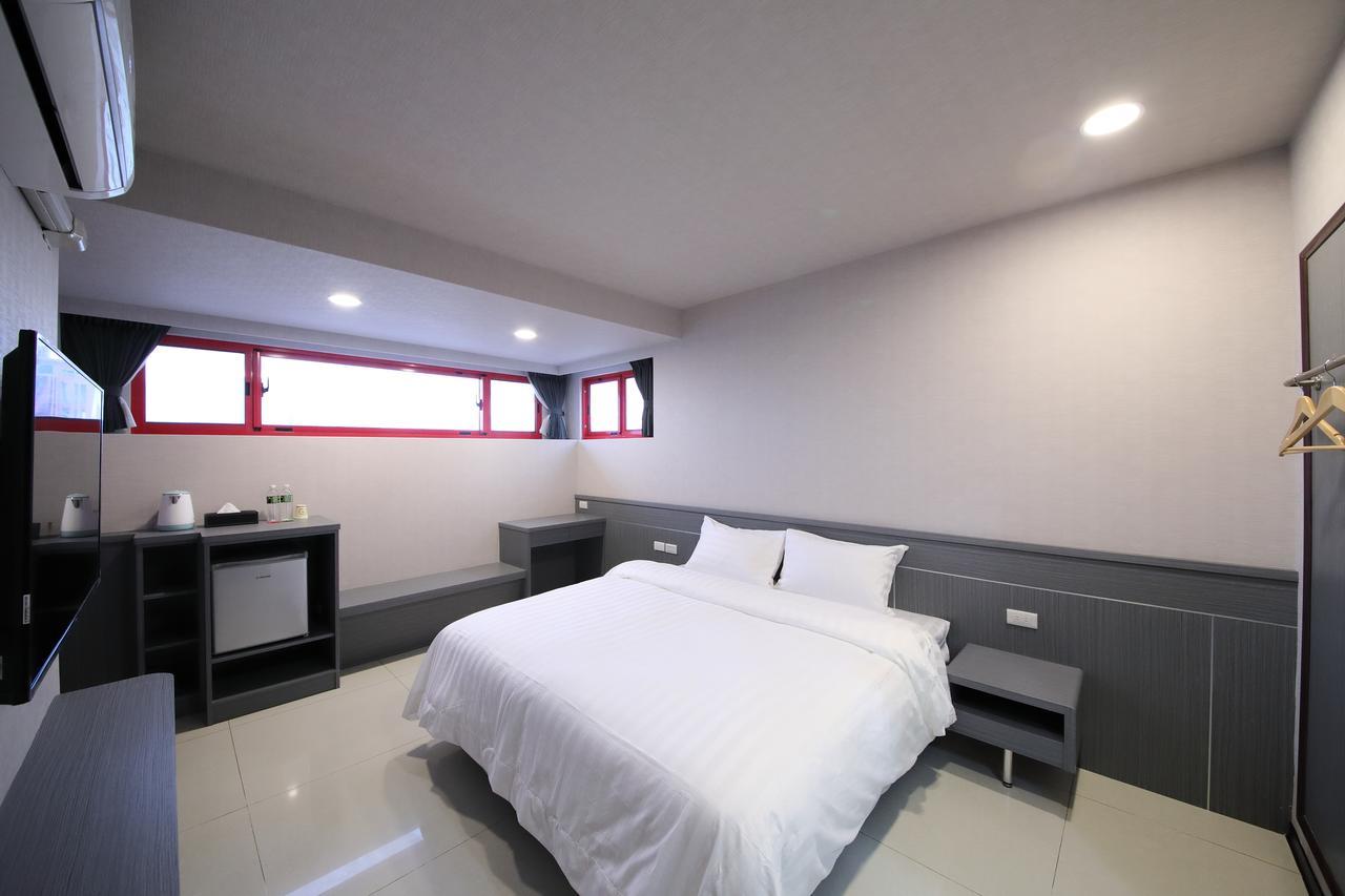 花蓮亮君經典民宿1館加2館民宿-東大門夜市-電梯包棟bright King Homestay เมืองฮวาเหลียน ภายนอก รูปภาพ